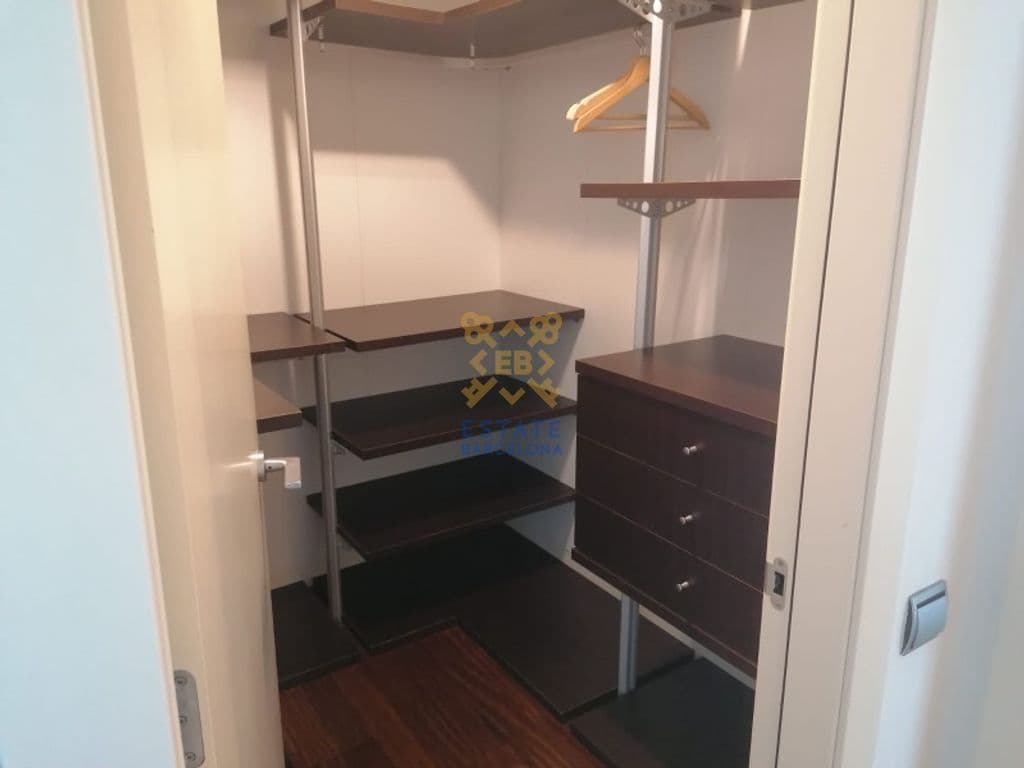 4-Bedroom Apartment in Barcelona, photo 3