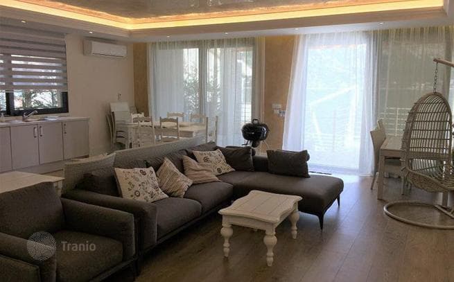 Furnished Beachfront House with Private Pool in Kotor