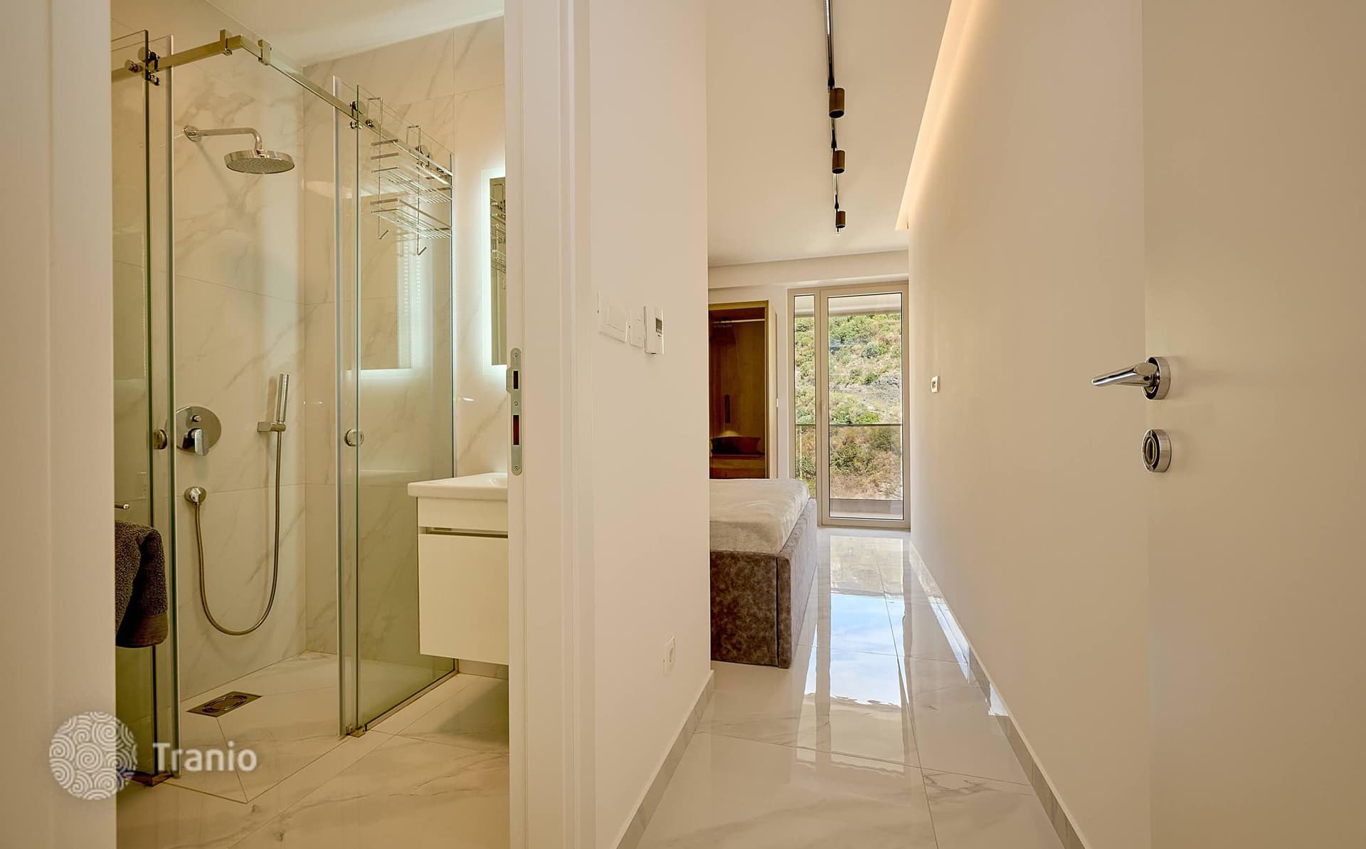 1-Bedroom Apartment with Sea View in Budva, photo 3