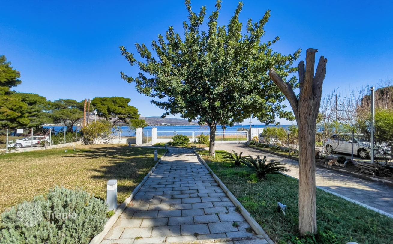Beachfront Villa with Sea View in Loutraki, Peloponnese, photo 3