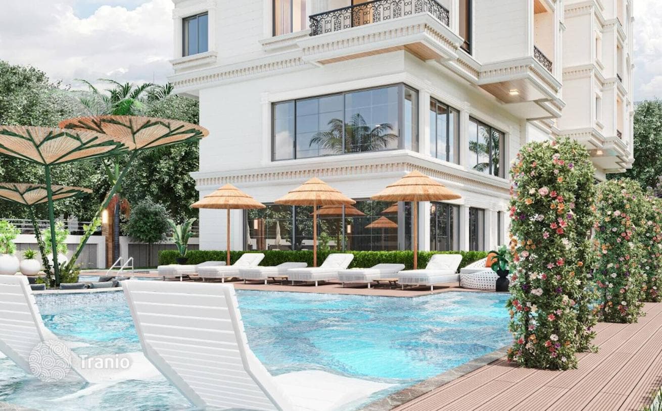 Apartments with Shared Pool in Mahmutlar, Alanya