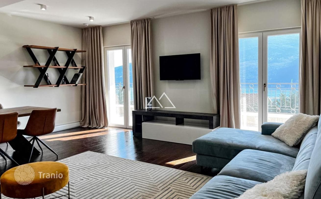 3-Bedroom Apartment with Sea View in Dobrota, Herceg Novi, photo 2