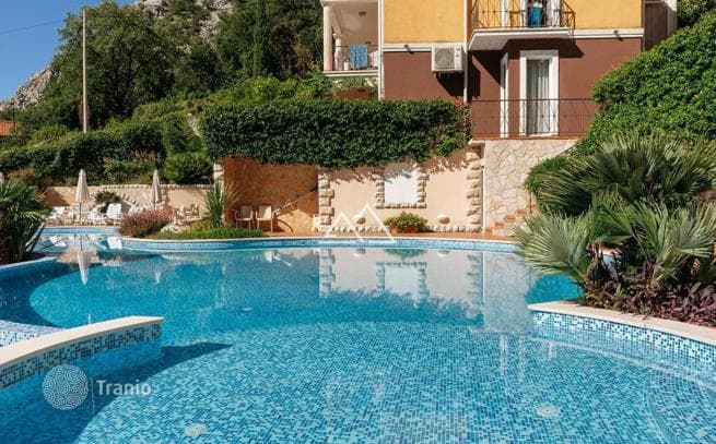 2-Bedroom Apartment with Patio and Bay View in Orahovac, Kotor