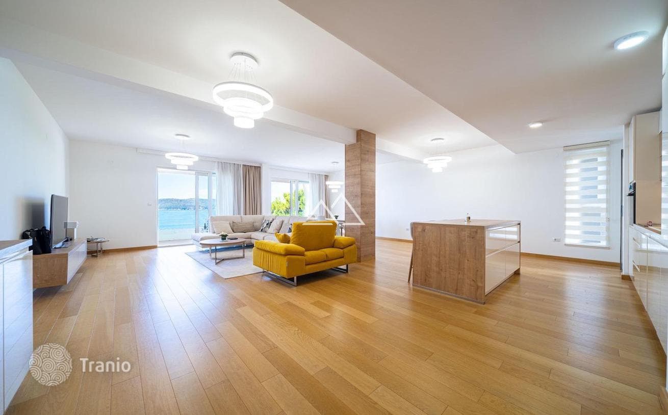 3-Bedroom Beachfront Apartment with Sea View in Rafailovici, Budva, photo 4