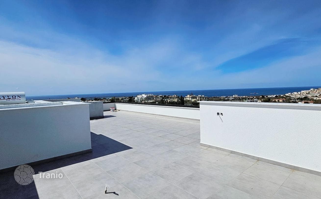 2-Bedroom Apartment in Chloraka, Cyprus, photo 2