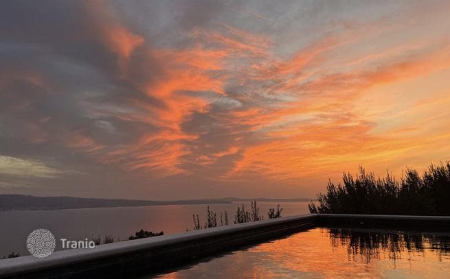 3-Bedroom Villa in Omis, Dalmatia, photo 4