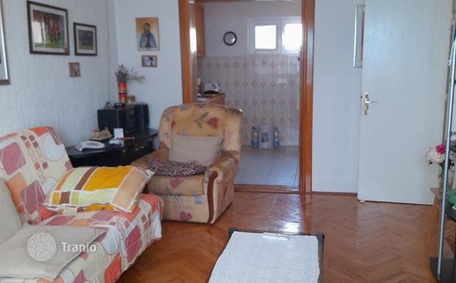 3-Story House with Garden and Parking in Sutmore, Bar