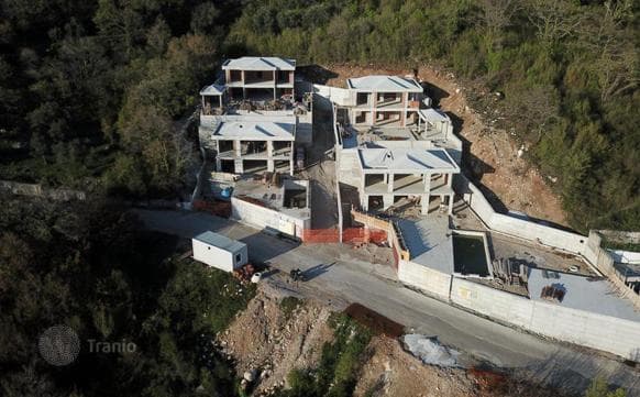 3-Bedroom Villa with Private Pool and Garage in Budva, photo 2