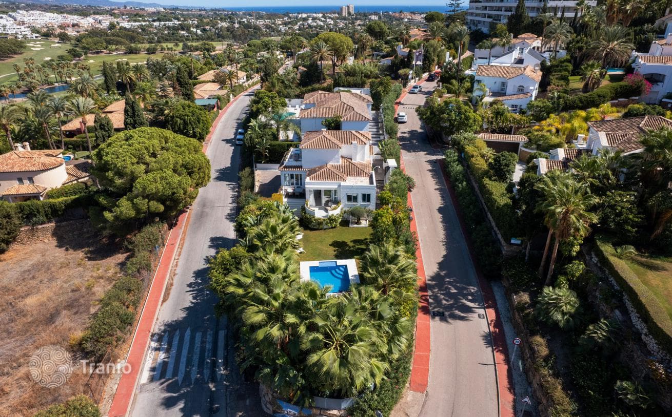 9-комнатная вилла 228 м² в Нуэва Андалусии, Испания, фото 3