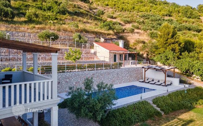 3-Bedroom Villa in Omis, Dalmatia, photo 2