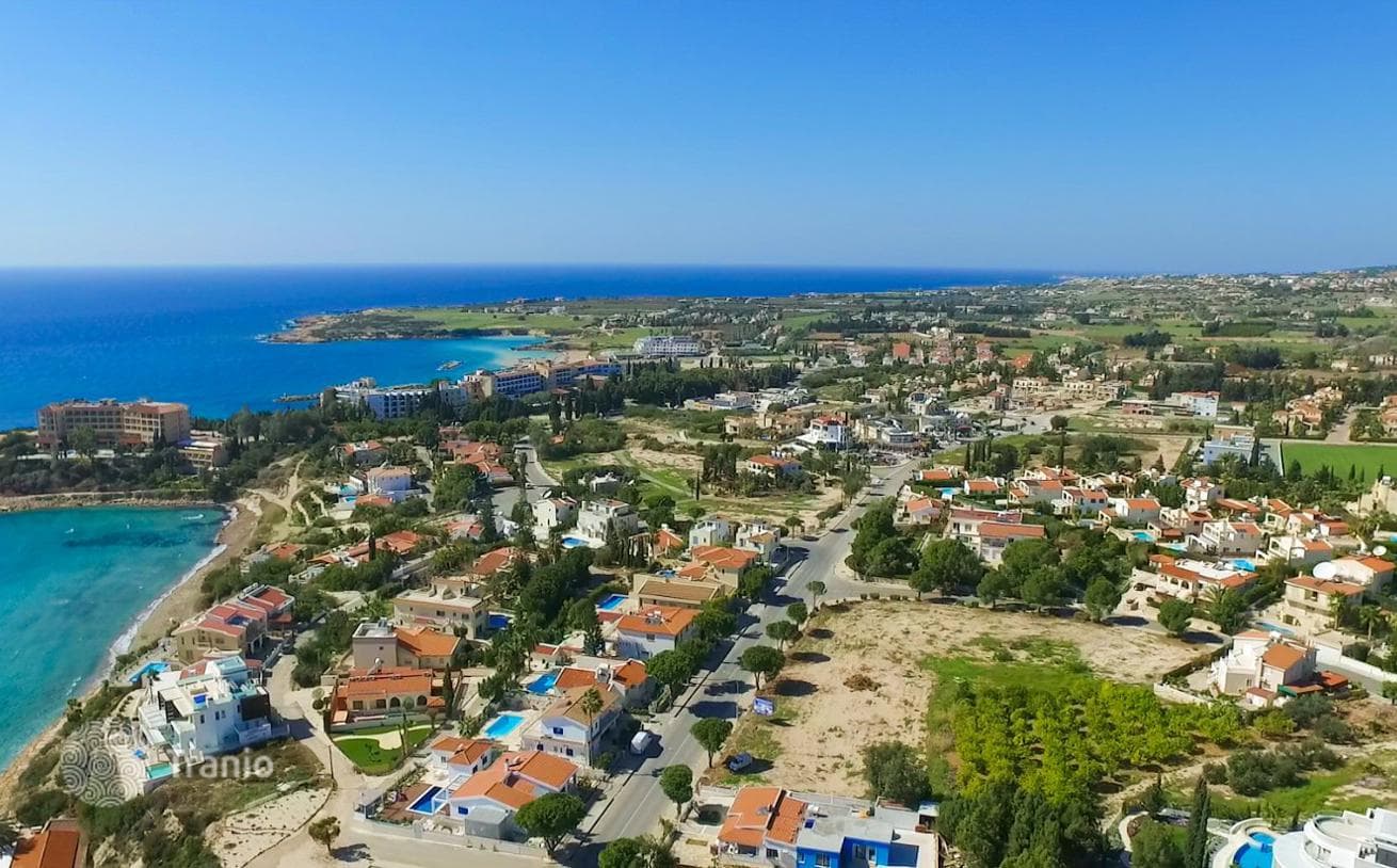 4-Bedroom Villa with Private Pool in Coral Bay, Paphos, photo 2