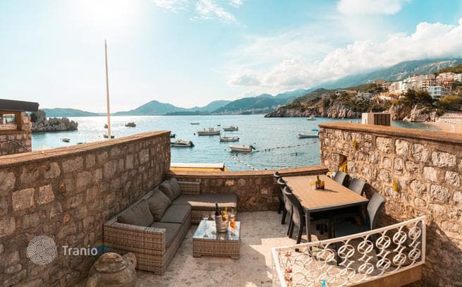 3-Bedroom Beachfront Villa in Przno, Budva