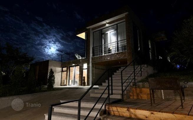 4-Bedroom House 450 m² in Tbilisi