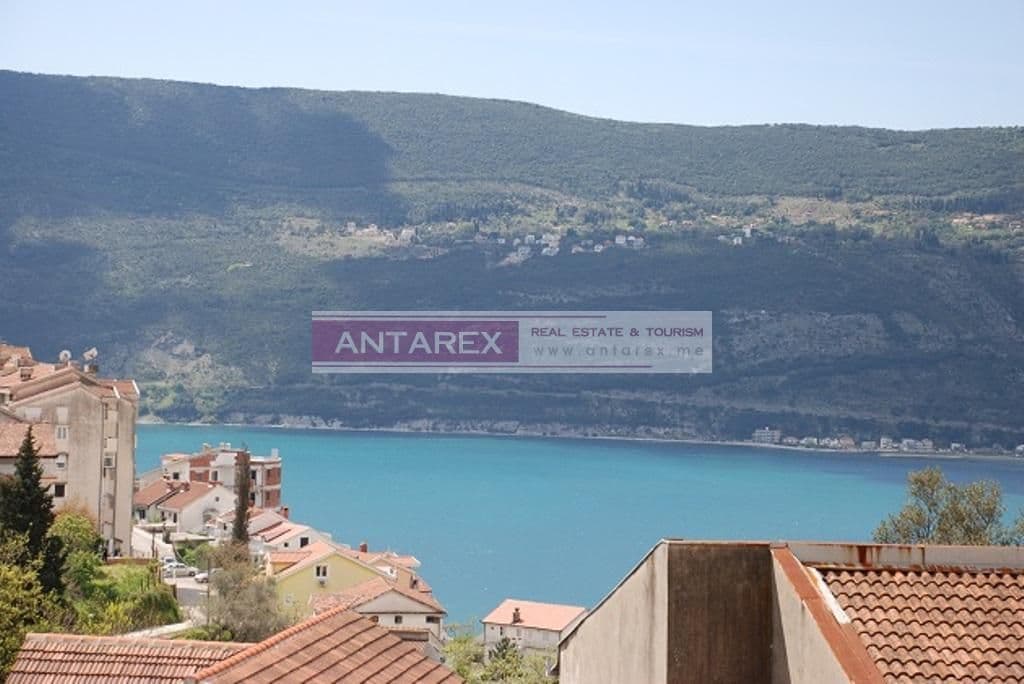 Апартаменты в Херцег-Нови, Черногория, 102 м²