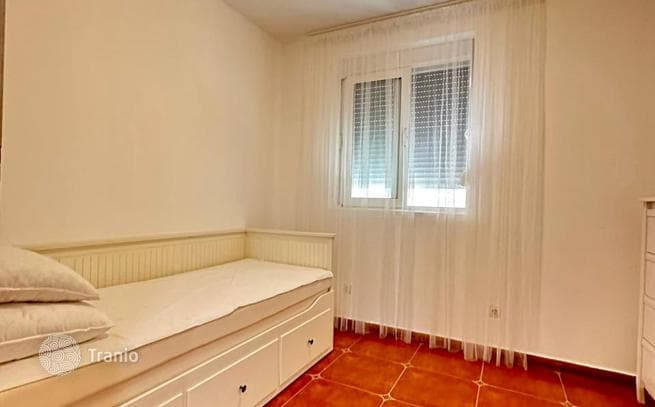 3-Bedroom Apartment with Private Courtyard in Petrovac, Budva, photo 3