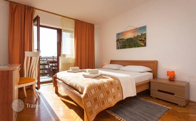 House with 3 Apartments and Commercial Space in Verudela, Pula, photo 4