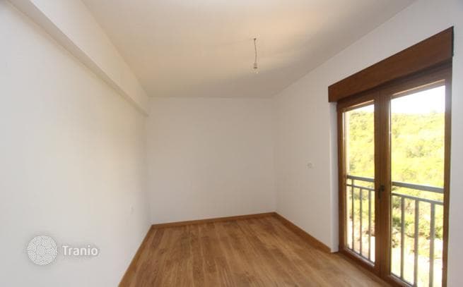 Apartment with Shared Pool 100 m from the Sea in Tivat, photo 5