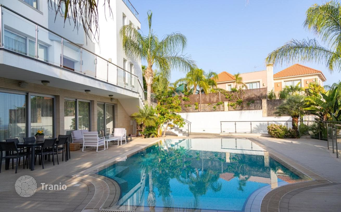5-Bedroom Villa in Agios Tychonas, Cyprus, photo 4