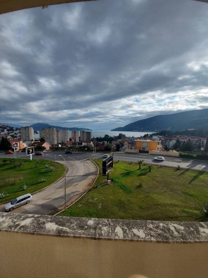 Квартира в Херцег-Нови, Черногория, 76 м², фото 2