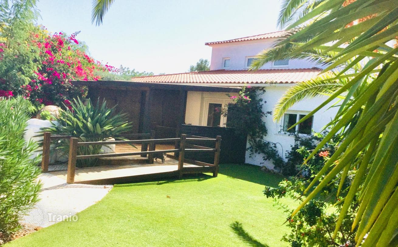 4-Bedroom Villa in Alcantarilha, Algarve, Portugal, photo 3