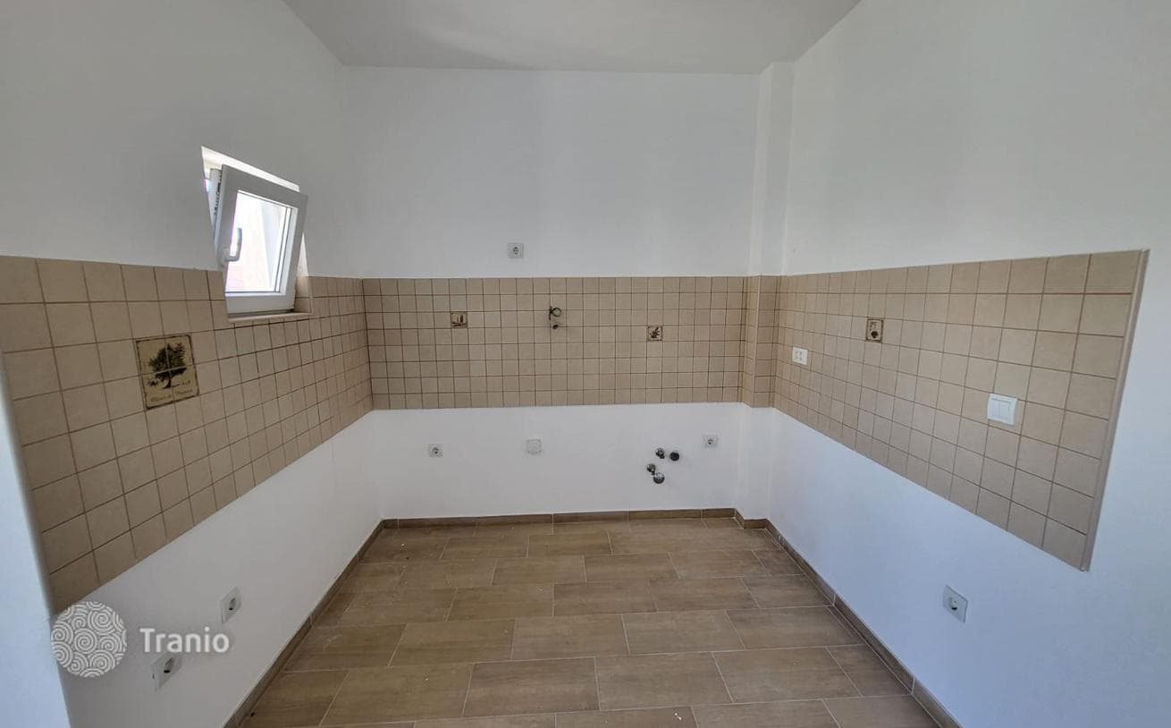 1-Bedroom Apartment with Mountain View in Dobrota, photo 4
