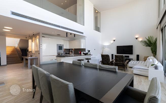 Beachfront 5-Bedroom Villa with Private Pool in Bodrum, photo 4