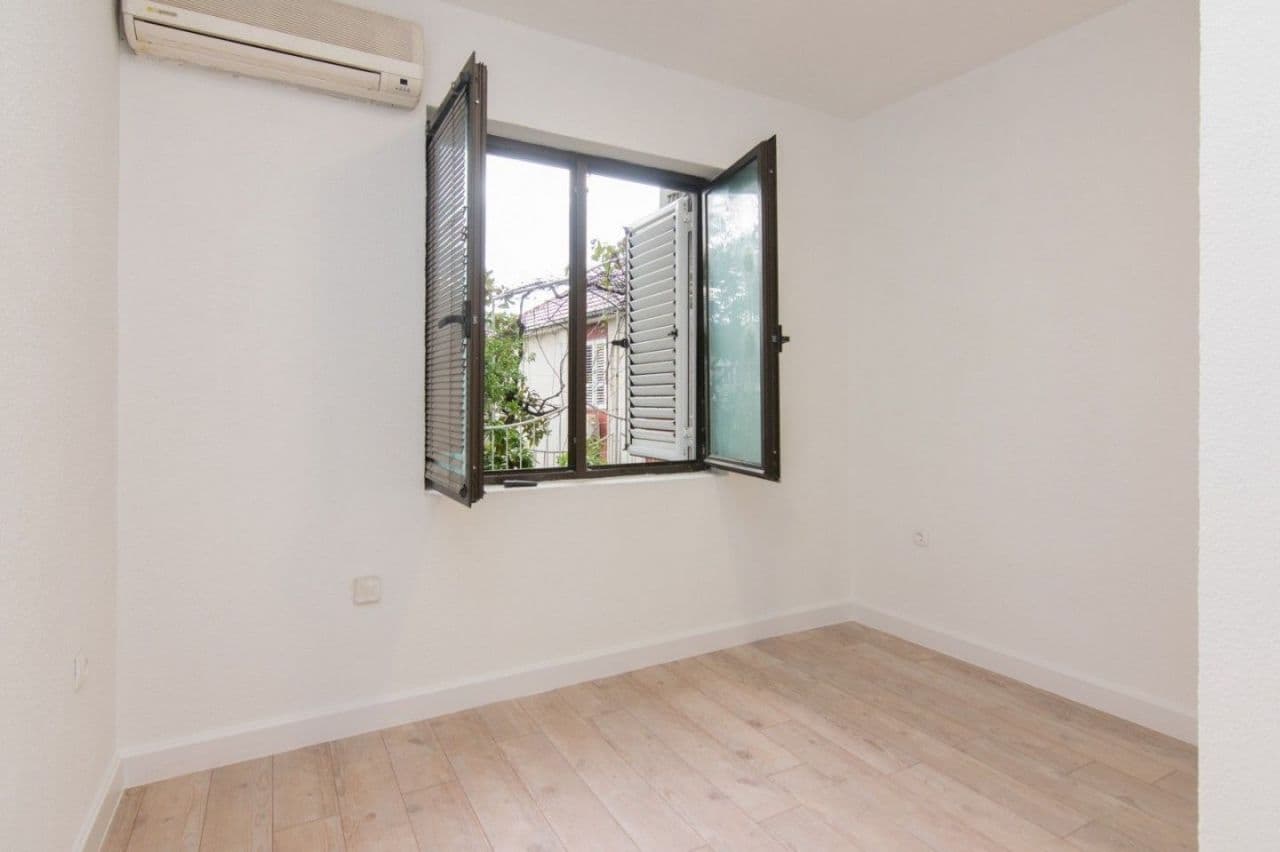 Квартира в Херцег-Нови, Черногория, 90 м², фото 2