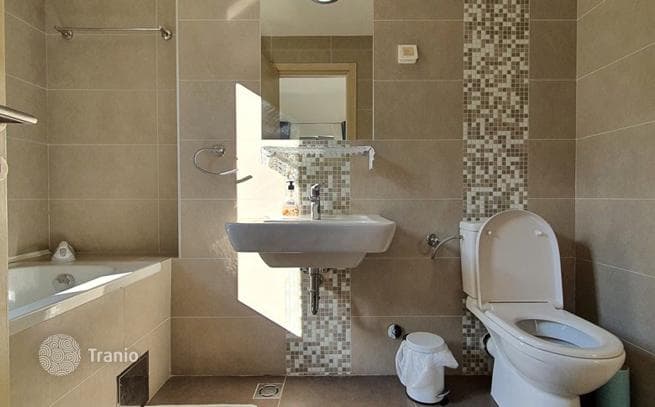 2-Bedroom Furnished Apartment with Terrace in Kotor, photo 5