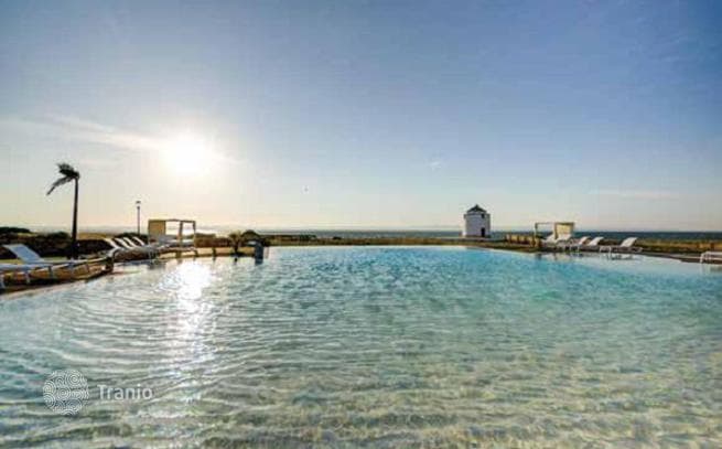 2-Bedroom Apartment with River View in Alcabideche, Setubal