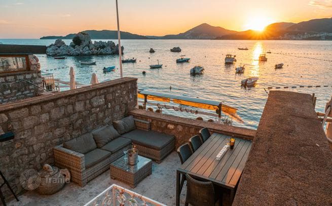 3-Bedroom Beachfront Villa in Przno, Budva, photo 5