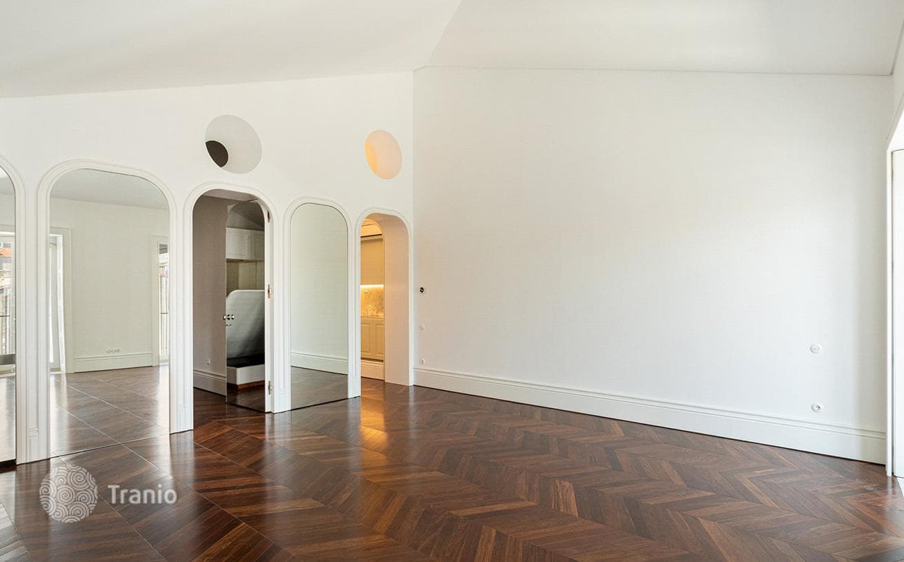 Furnished Apartment with Balcony in Porto, Portugal, photo 2