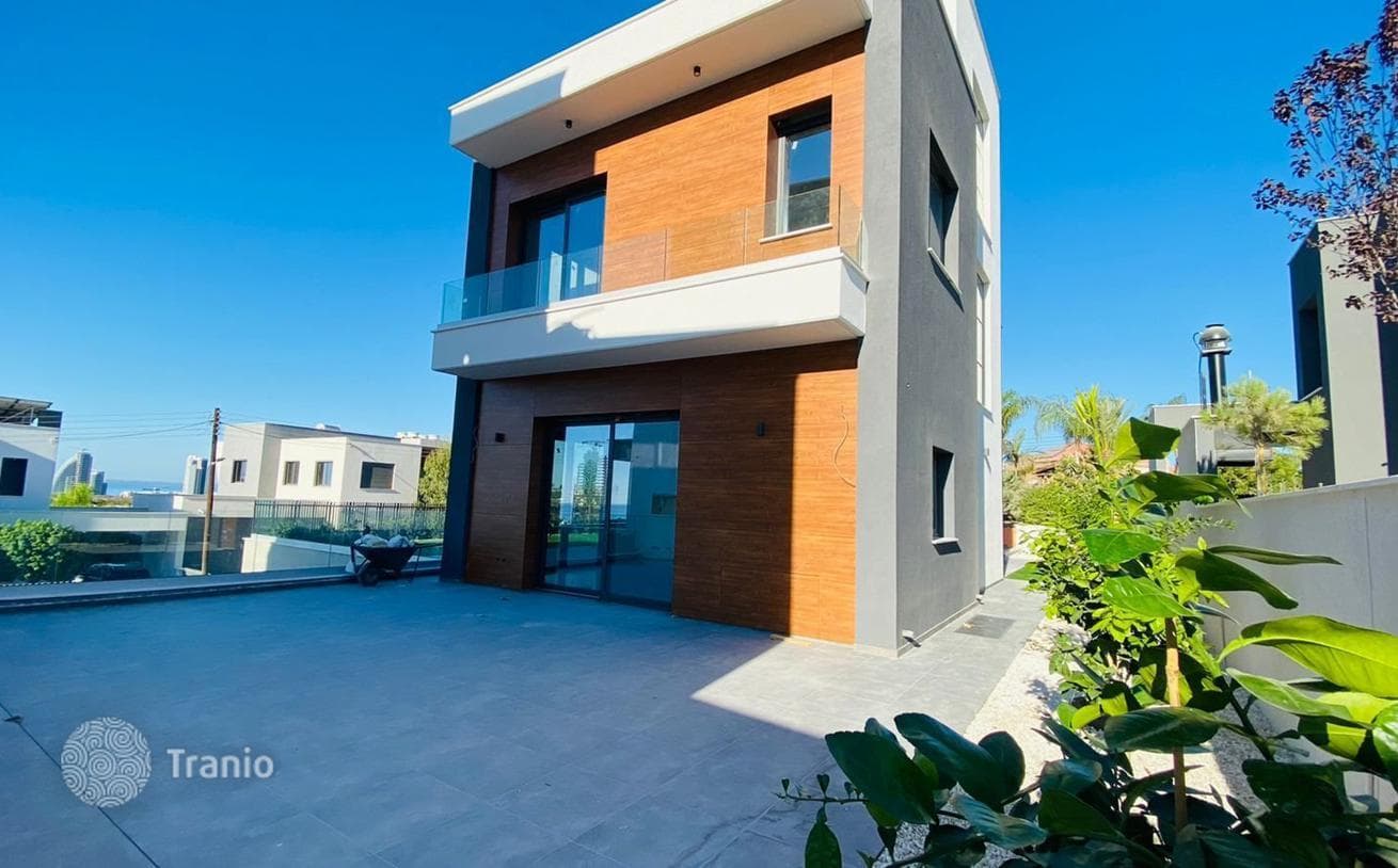 4-Bedroom Villa with Mountain and Sea Views in Moutayiaka, Cyprus, photo 4