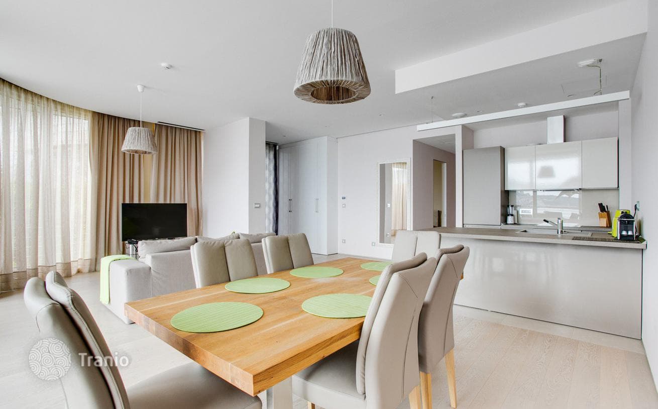 2-Bedroom Beachfront Apartment with Sea and City Views in Budva, photo 2