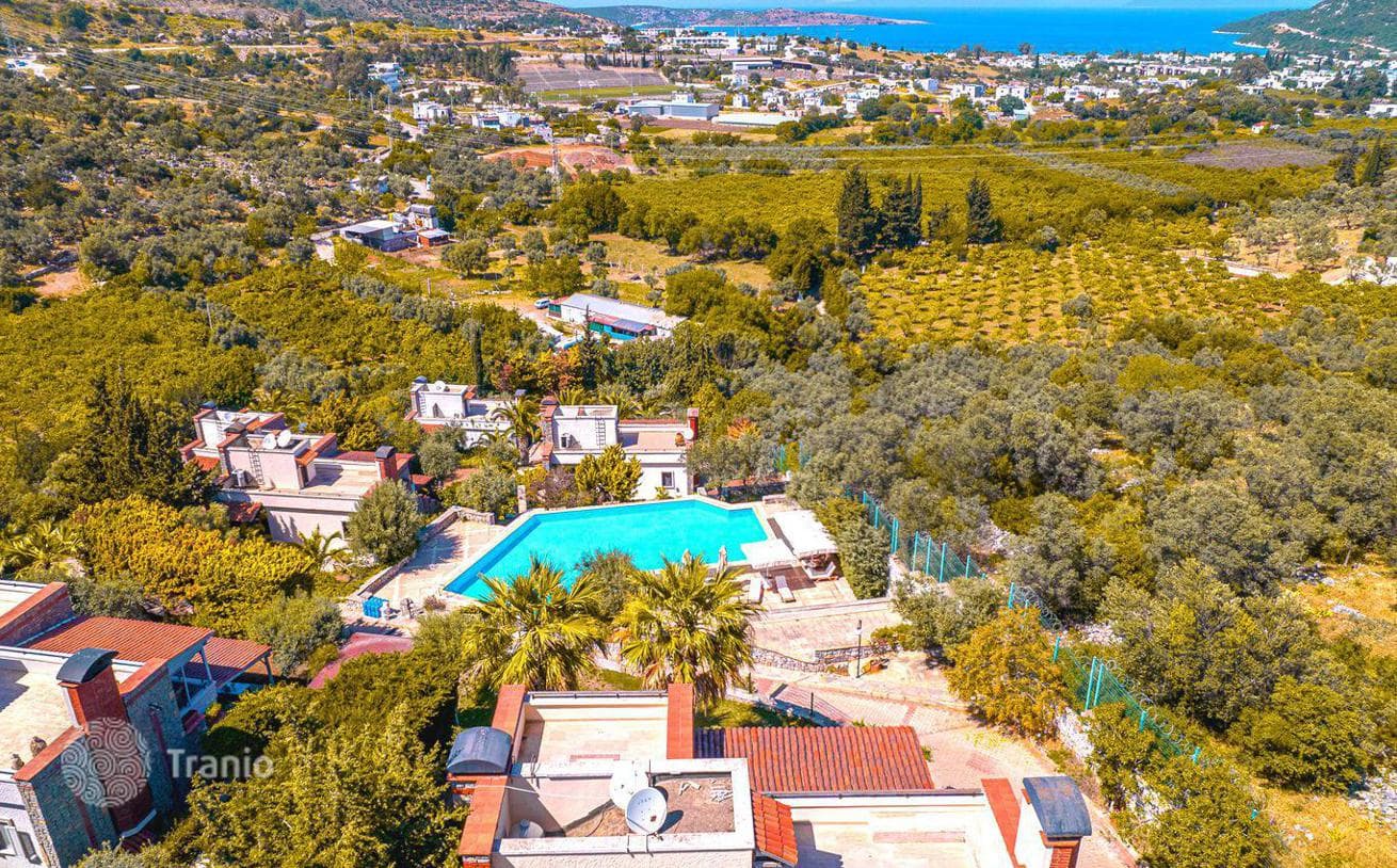 5-Bedroom Stone Villa with Sea View and Roof Terrace in Bodrum, photo 4