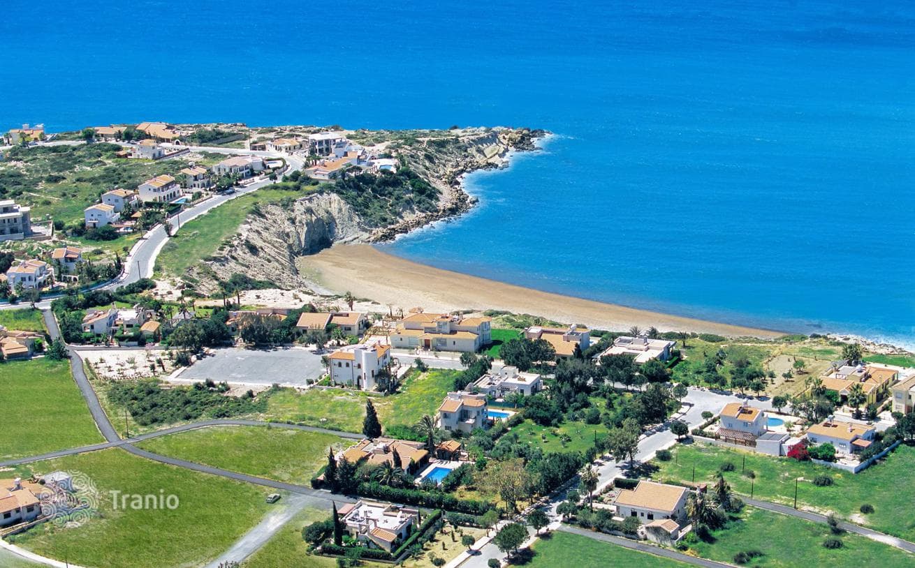 4-Bedroom Villa with Private Pool in Coral Bay, Paphos, photo 5