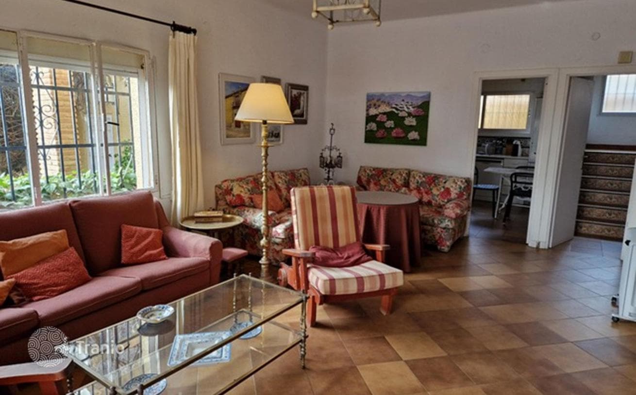 8-комнатная вилла 250 м² в Бенальмадене, Испания, фото 2
