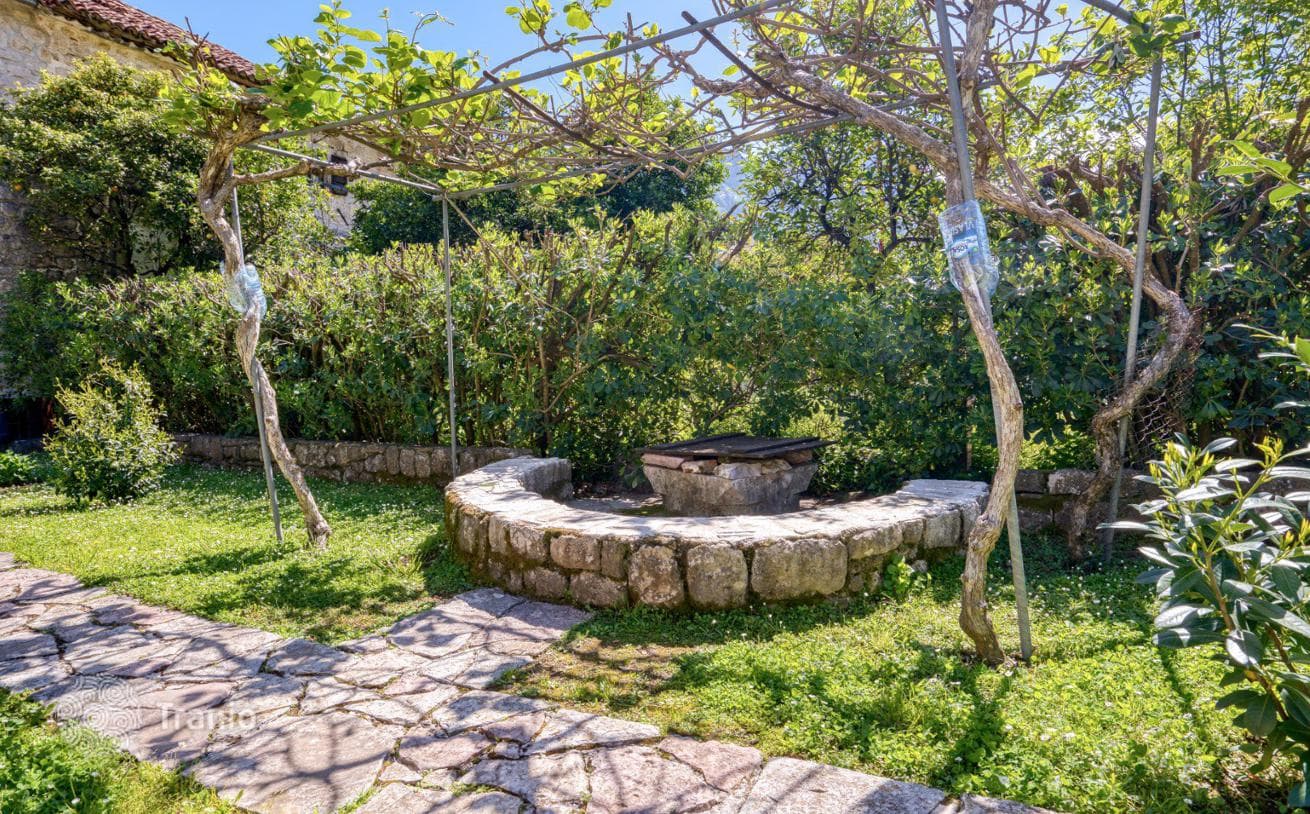 4-Bedroom Stone House Beachfront in Perchane, Kotor, photo 2