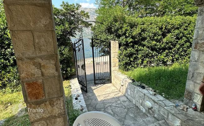 3-Story Mediterranean-Style Beachfront House in Stoliv, Kotor, photo 4