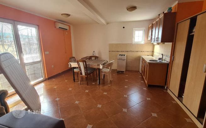 Furnished House with Parking in Sutomove, Bar