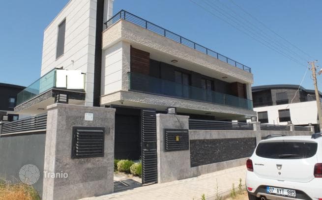 3-Bedroom (4+1) Villa with Private Pool in Muratpasa, Antalya
