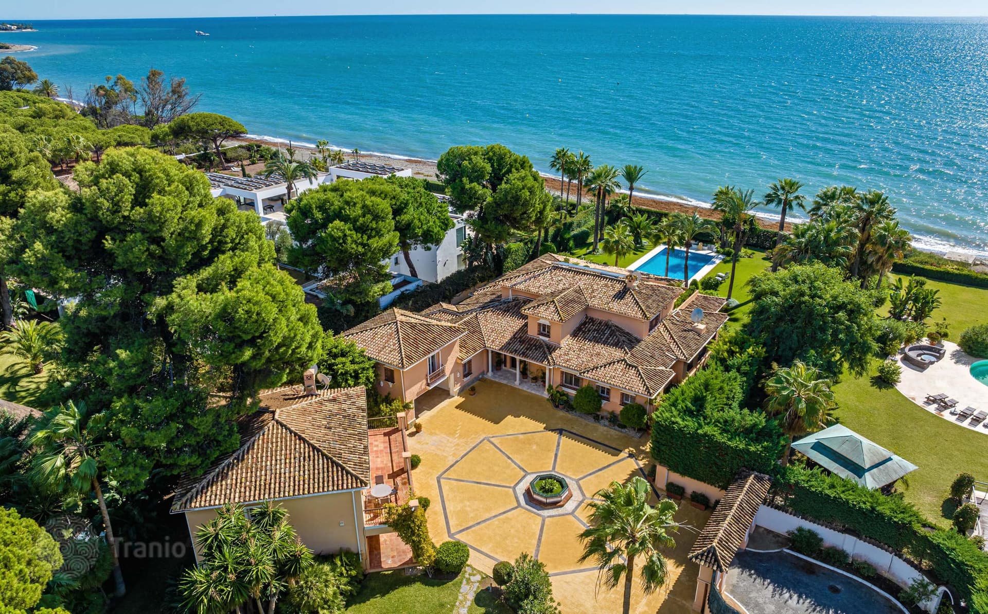 6-Bedroom House with Guest House and Pool in Estepona, photo 5