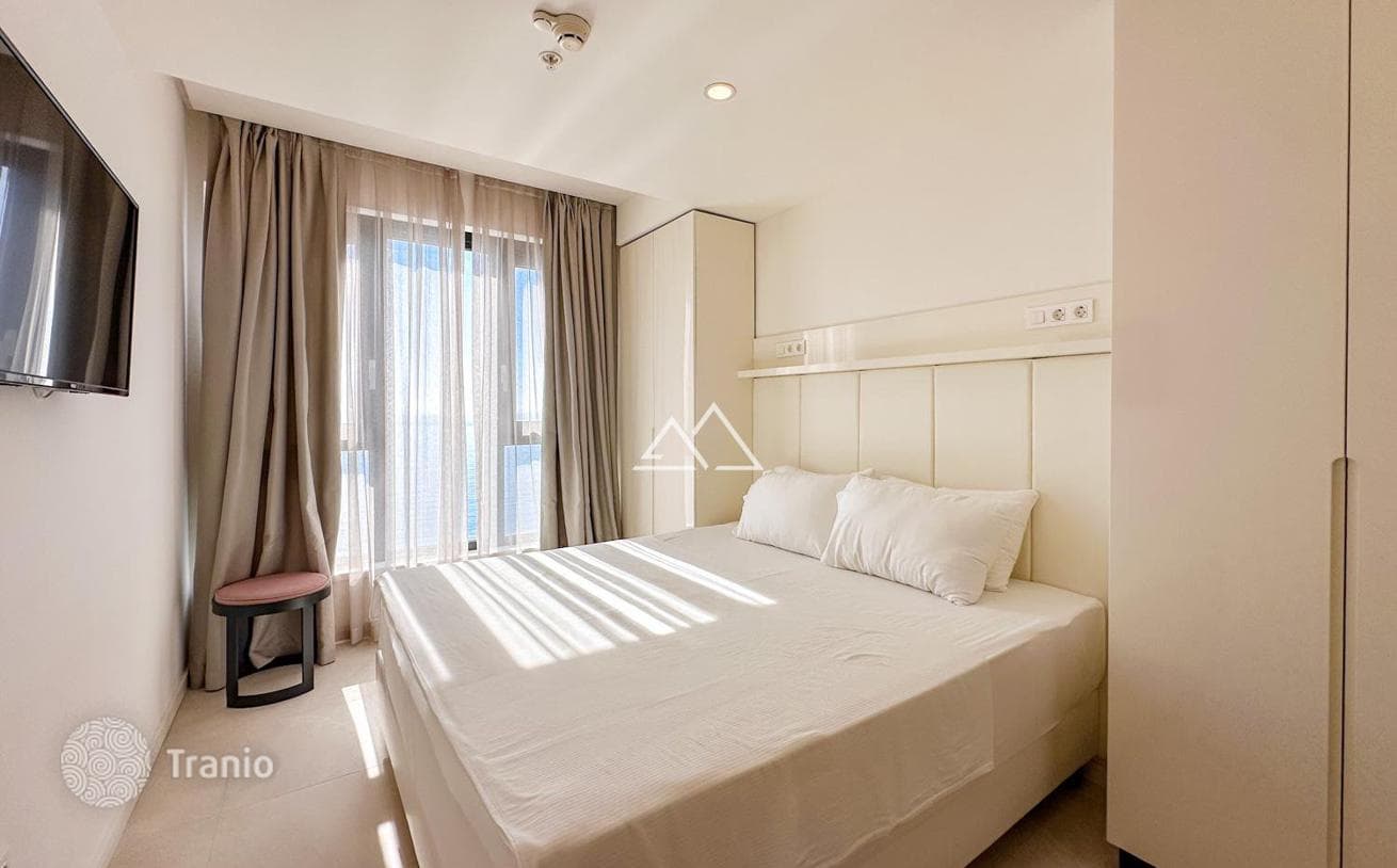 2-Bedroom Beachfront Apartment with Panoramic Sea View in Becici, photo 5