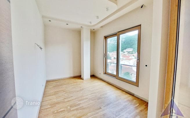 2-Bedroom Apartment with Mountain View in Budva, photo 2