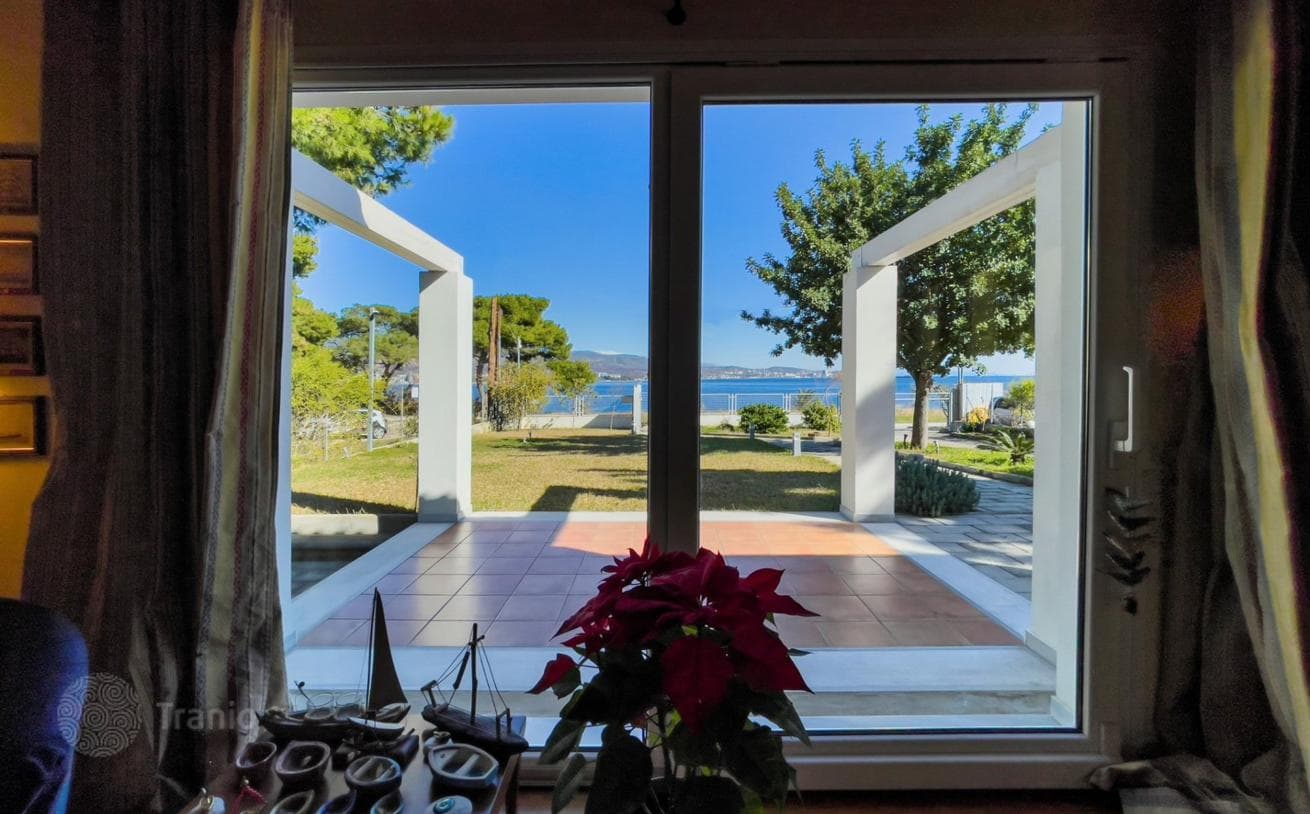 Beachfront Villa with Sea View in Loutraki, Peloponnese, photo 5
