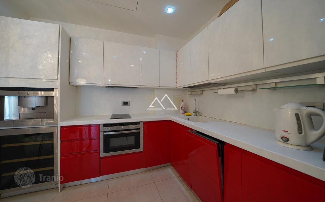 2-Bedroom Apartment 100 m from the Beach in Budva, photo 2