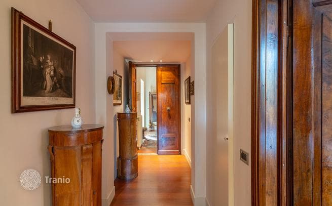 3-Bedroom Apartment in Historic Palazzo, Italy, photo 3