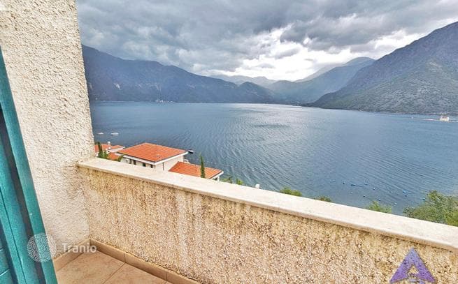 2-Bedroom Apartment with Garden and Strait View in Kostanjica, Herceg Novi, photo 2