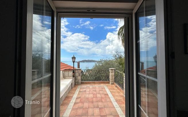 3-Bedroom Apartment with Sea View in Pržno, Budva, photo 5