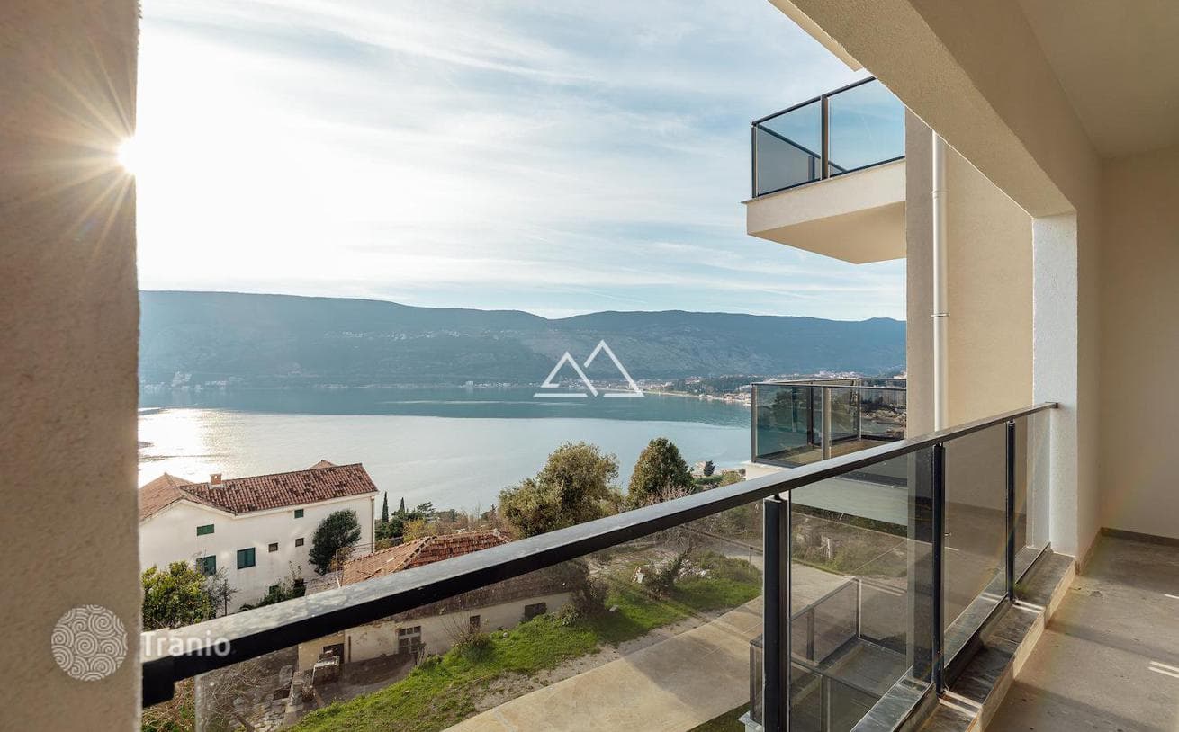 1-Bedroom Apartment with Sea View in Herceg Novi