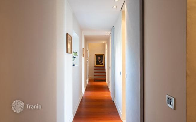 3-Bedroom Apartment in Historic Palazzo, Italy